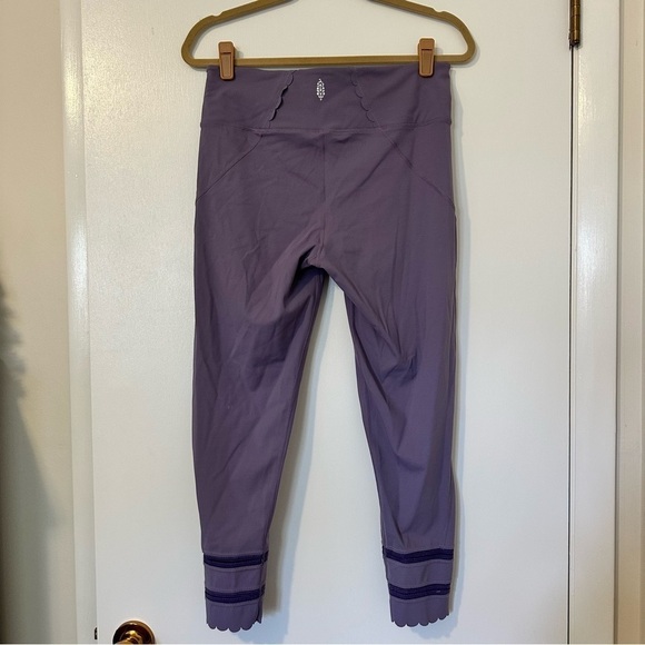 Free People Movement Genesis Scallop Eyelet Hem Legging - Picture 4 of 10